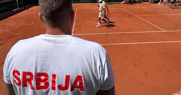 Novak trenirao po vrelini, evo i šta mu je pravilo problem pred meč! /FOTO/