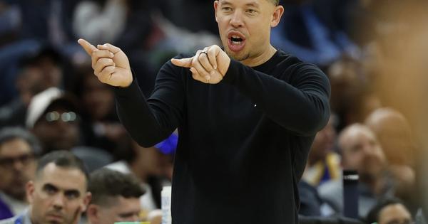 Skandal trese NBA plej-of! Sudije brutalno pokrale Sparse, pa kaznile trenera: “Sramota, rekli su mi da me uopšte nisu videli ništa čudno!” /VIDEO/