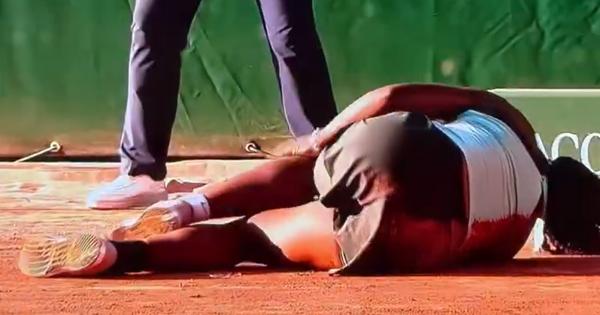 Nije za one sa slabim želucem! Teniserka doživela jezivu povredu na Garosu, treneru vikala kroz suze: Zašto? /VIDEO/