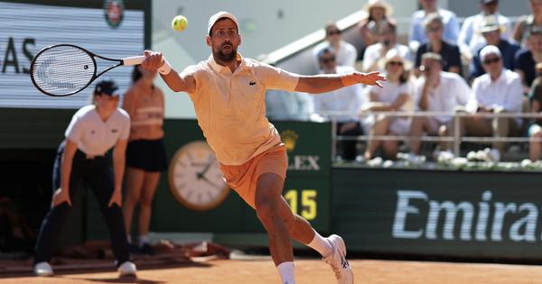 ĐOKOVIĆ – ROAJE Novak jači i od Francuza i od vrućine! Srbin za 40 minuta dobio prvi set