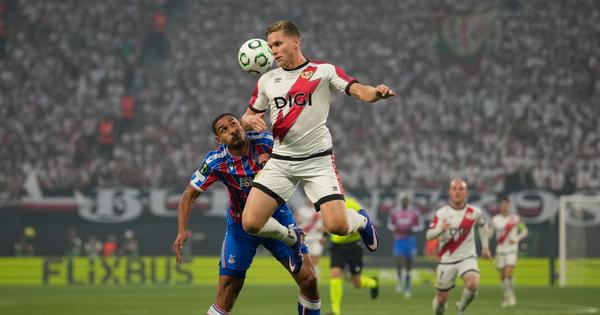 Palas i Rajo za istorijski trofej Lige konferencije /GALERIJA/