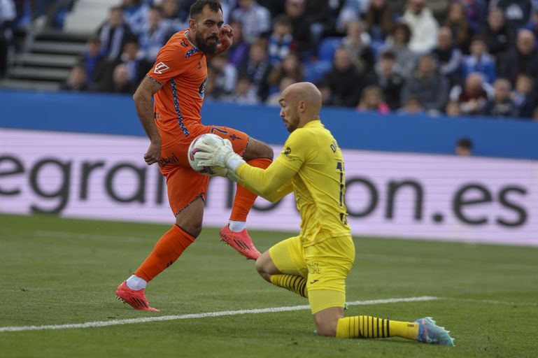 Marko Dmitrović interveniše na meču Leganes - Selta