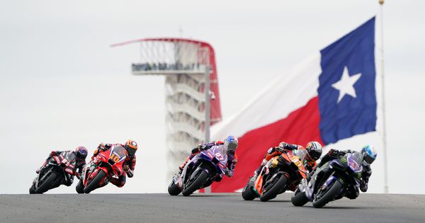 Ovo nije normalno! Horhe Martin trijumfovao u poslednjem krugu a onda je pao dok je slavio pobedu: Mark Markes prvi napravio haos u Teksasu /VIDEO/