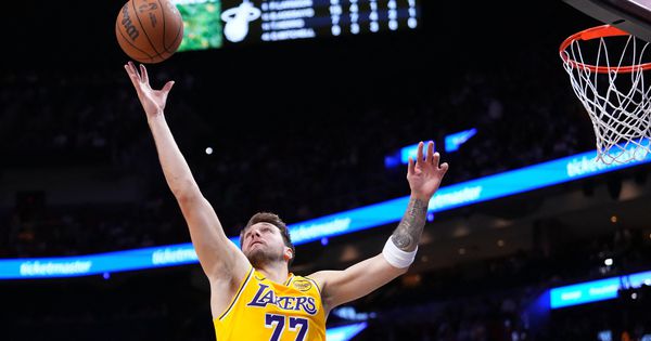 Dončić dao 41 poen, ali je bio na ivici tuče i zaradio je suspenziju! Lebron i Broni ispisali istoriju /VIDEO/