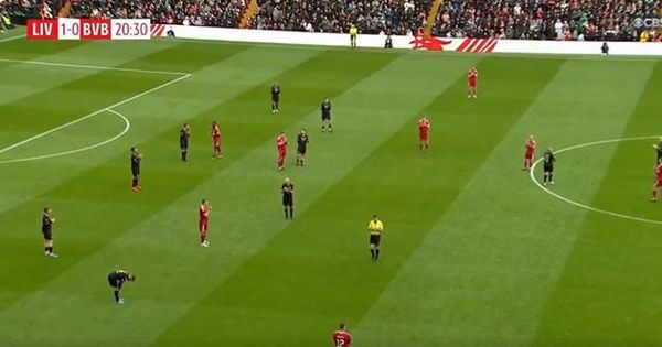 Emotivne scene na Enfildu: Utakmica legendi prekinuta u čast Dioga Žote, bivši saigrač Portugalca zaplakao na terenu /VIDEO/