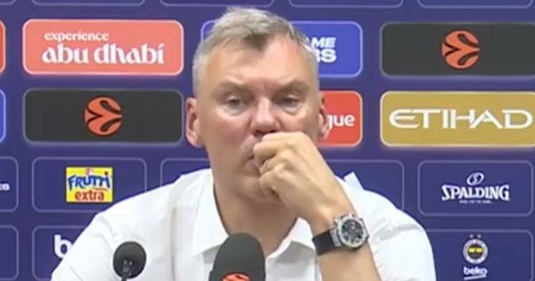 Šaras se iznervirao i odbrusio novinaru: Da li zato idete u školu?! /VIDEO/