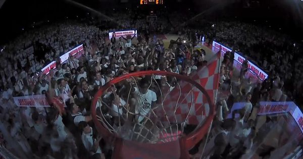 Burg uz zvuk sirene slomio Bešiktaš, a onda se parket nije video od ljudi