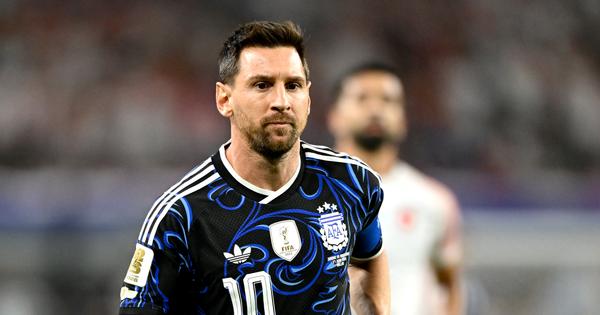 Duhovi prošlosti u Atlanti! Argentinci poslali specijalan zahtev FIFA, Mesi i ekipa prizivaju Maradonu za rušenje Engleza u sredu!