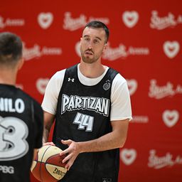 Partizan kao Timbervulvs: Pogledajte nove dresove crno-belih - u NBA stilu /FOTO/