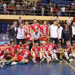 Crvena zvezda i TENT su se radovali u Superkupu: Pogledajte kako je izgledala borba za prve trofeje u sezoni /VIDEO/