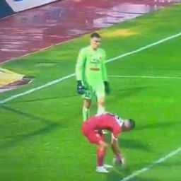 Da se prekrstite i desnom i levom rukom: Goleadu u Novom Sadu obeležio najbizarniji penal u istoriji srpskog fudbala! /VIDEO/