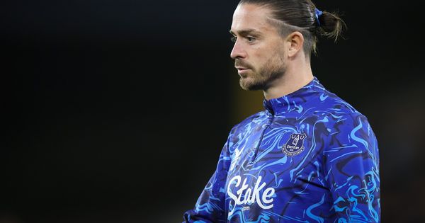 "Volim alkohol, ali on baš ne voli mene!" Pripiti Džek Griliš spava u baru na krovu zgrade /FOTO/