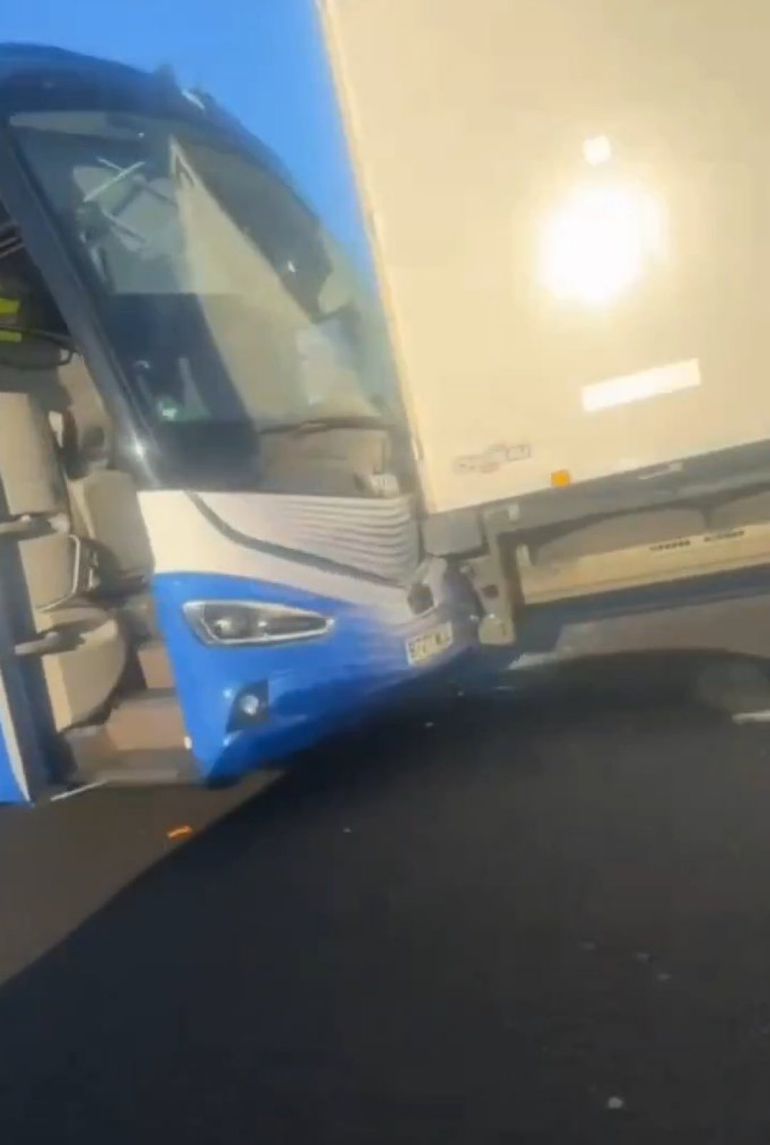 Drama u Engleskoj: Autobus Real Madrida udario u kamion! /VIDEO/