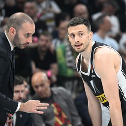 "Rekao sam Laziću..." Avramović se našalio, pa poslao jasnu poruku: Gledaću Zvezdu /VIDEO/