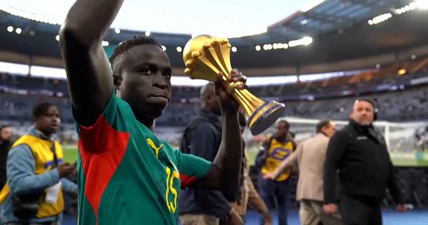 Senegal ipak proslavio trofej iako im je otet, pogledajte kako je izgledala ponosna fešta u Parizu