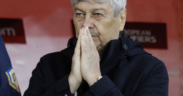 "Igrači su bili napeti jer su bili sa Lučeskuom kad se srušio..." Rumuni hteli da otkažu meč sa Slovacima zbog selektora