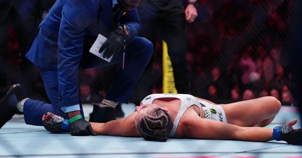 Najbrutalnije scene u ženom UFC-u ikada: Lekari hitno intervenisali da spasu poznatu Amerikanku, Meksikanka je nokautirala, a onda je gušila /UZNEMIRUJUĆE/