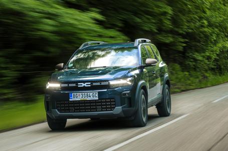 Novi automobili su sve skuplji: Dačija zaustavlja proizvodne trake, pauza u fabrici gde se sklapaju Daster i Bigster!