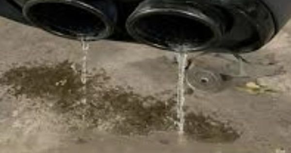Misterija bare ispod automobila: Da li treba da paničite kada vam curi voda iz auspuha? Evo kada je to normalno, a kada morate da pozoveta majstora!