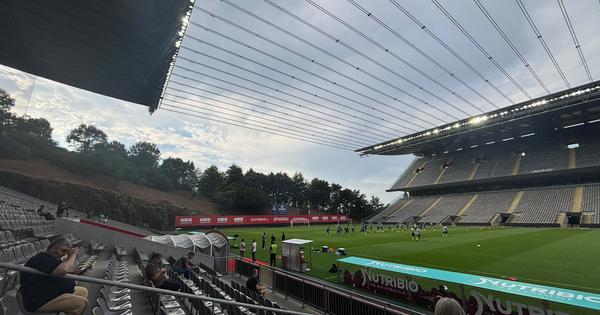 Železničar gostuje na arhitektonskom čudu: Upoznajte stadion uklesan u stenu! /FOTO/