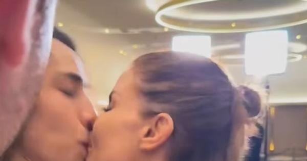 Ludilo na merenju pred "beogradsko šamaranje": Poljubila protivnicu na merenju pred borbu za titulu! /VIDEO/