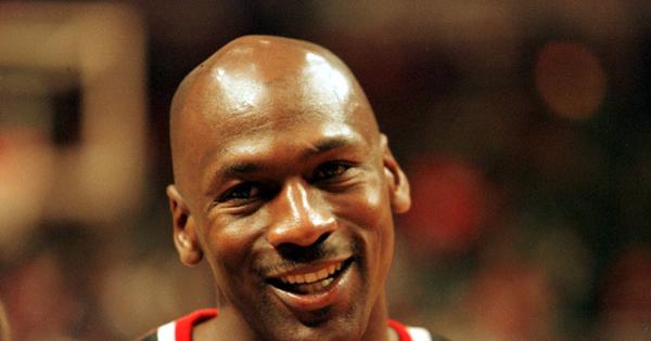 Sećate li se Džordanovog kontroverznog koša za titulu? NBA liga ga je priznala godinama kasnije... /VIDEO/