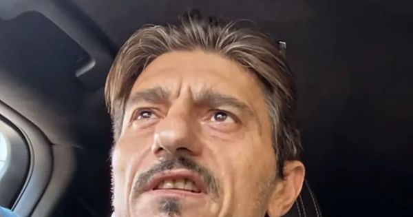 Janakopulos opet pravi haos: Državna televizija je crveno-bela! /VIDEO/