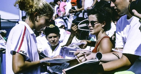 Moniki Seleš je jedan manijak uništio sve! Merili koliko glasno može da stenje, pakovali joj aferu sa Trampom, a izdale su je i koleginice