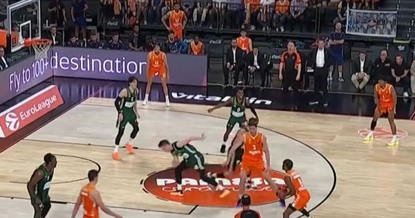 Micić copy, Grigonis paste: Montero se poigrava, opet je bacio na zadnjicu rivala! /VIDEO/