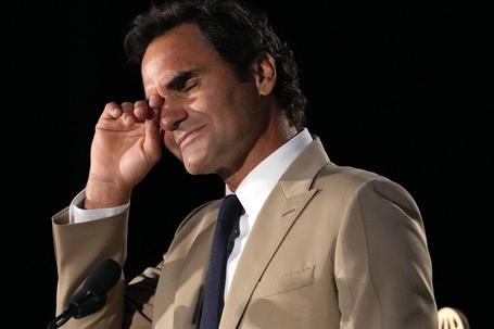 Emocije kakve tenis ne pamti: Rodžer Federer zaplakao i u suzama ušao u Kuću slavnih, pomenuo suprugu Mirku i Novaka!