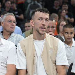 Foto ubod: Čuveni hrvatski fudbaler gledao derbi u Areni – u Beograd došao da produži karijeru