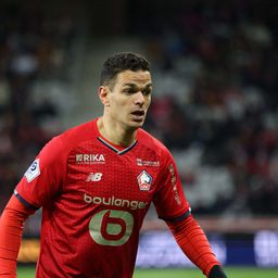 Trebalo da bude na vrhu svetskog fudbala, a postao jedan od najboljih u drugom sportu: Ben Arfa je padel mađioničar! /FOTO/