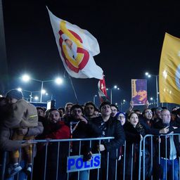 Skandal u svetu fudbala! Meč otkazan zbog majica, a kroz torturu polazili i novinari: Pokušali su da nas uhapse i razbiju kameru! /VIDEO/