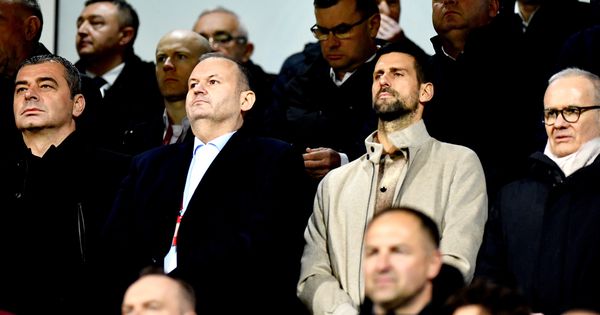 Svi stali i okrenuli se ka Đokoviću: Evo kako je Novak dočekan u Zenici na meču BiH – Italija /VIDEO/