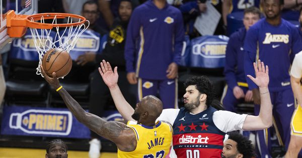 Nema Dončića, nema problema! Vukčević treći strelac tima, Lebron pojačao veteranski rekord