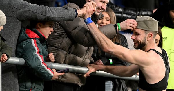 Strahinja Pavlović sa šajkačom slavi pobedu protiv Saudijske Arabije! /GALERIJA/