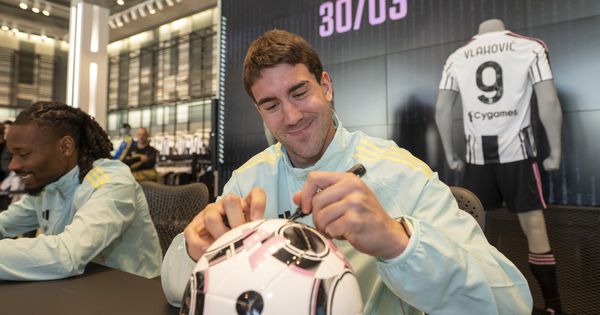 Vlahović usrećio najmlađe: Nedostajao je navijačima, a ovako ih je obradovao! /FOTO/