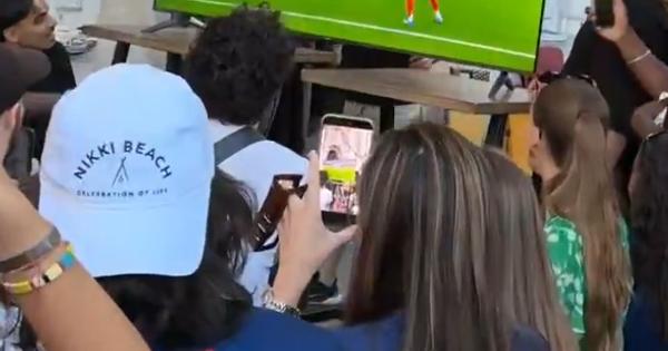 Za ovo treba imati hrabrosti: Neko je isključio TV u ključnom momentu i šokirao navijače PSŽ-a /VIDEO/