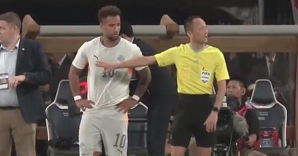 Novo pravilo FIFA prvo osetio Island na svojoj koži: Nisu zamenili igrača na vreme, pa su primili gol!