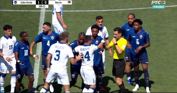 Umalo tuča na terenu: Živković izgubio živce, Monteiro žestoko udario Petrovića!