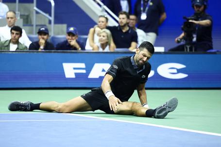 Mučne scene u Njujorku: Novak Đoković se mučio na terenu i ispao sa US opena /GALERIJA/