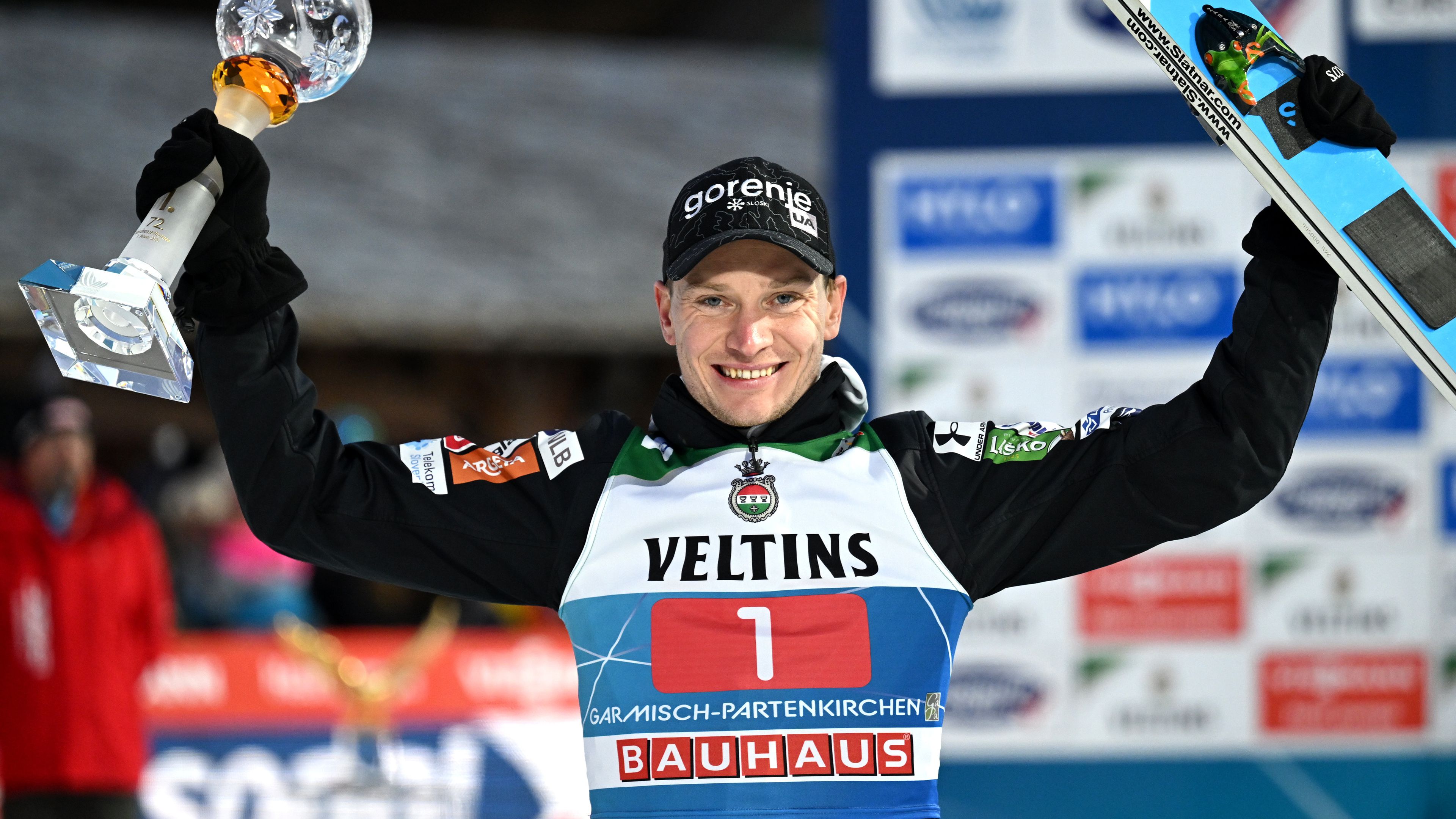 Anze Lanisek nyert Garmisch-Partenkirchenben