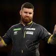 Van Gerwen összeomlott, ő is kiesett; kialakult az elődöntő párosítása a darts-vb-n – videókkal