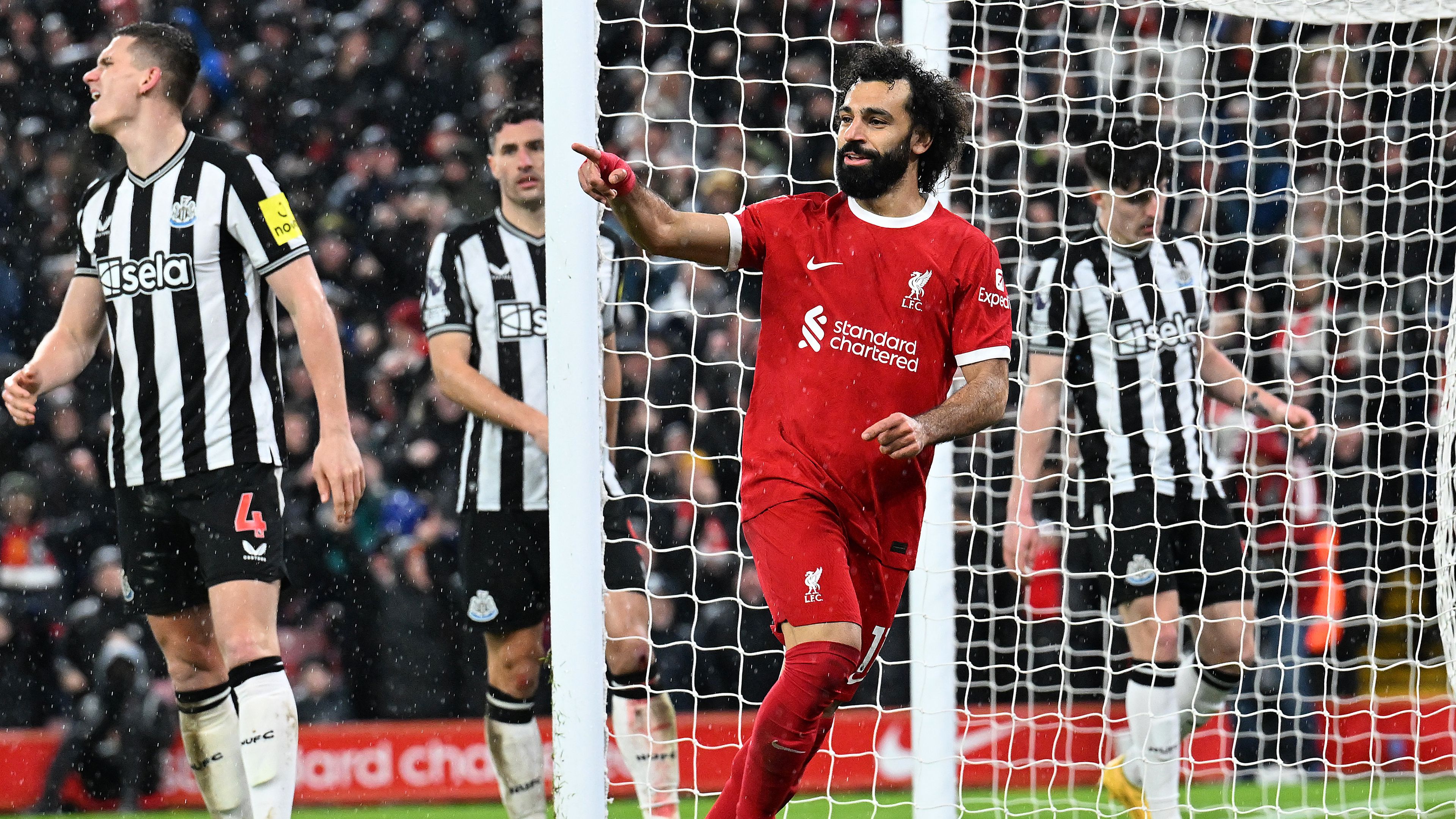 Szalah duplával és gólpasszal feledtette a kihagyott tizenegyest, a Liverpool hatgólos rangadót nyert – videóval