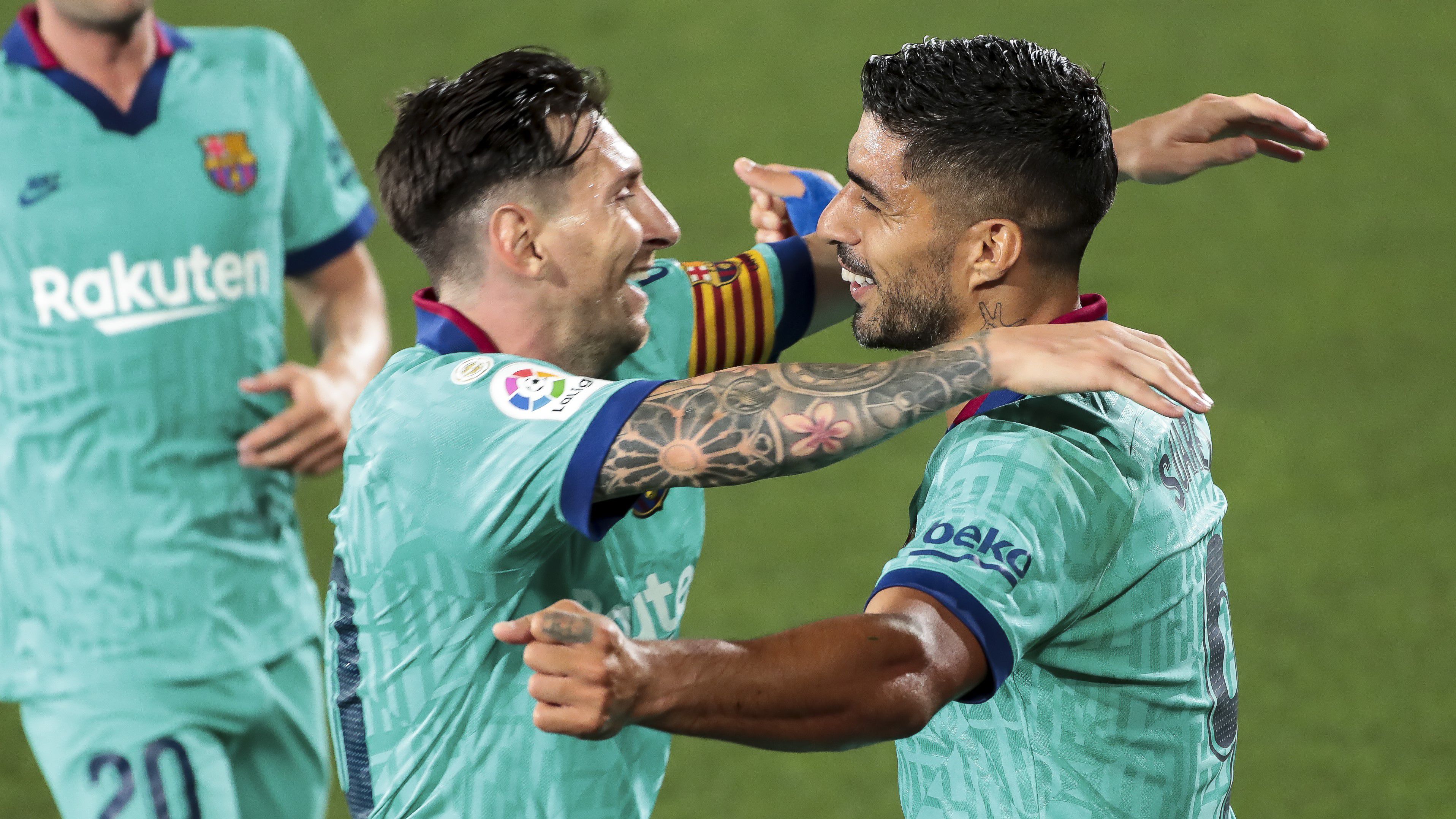 Luis Suárez mindenben követi Messit?! – képekkel