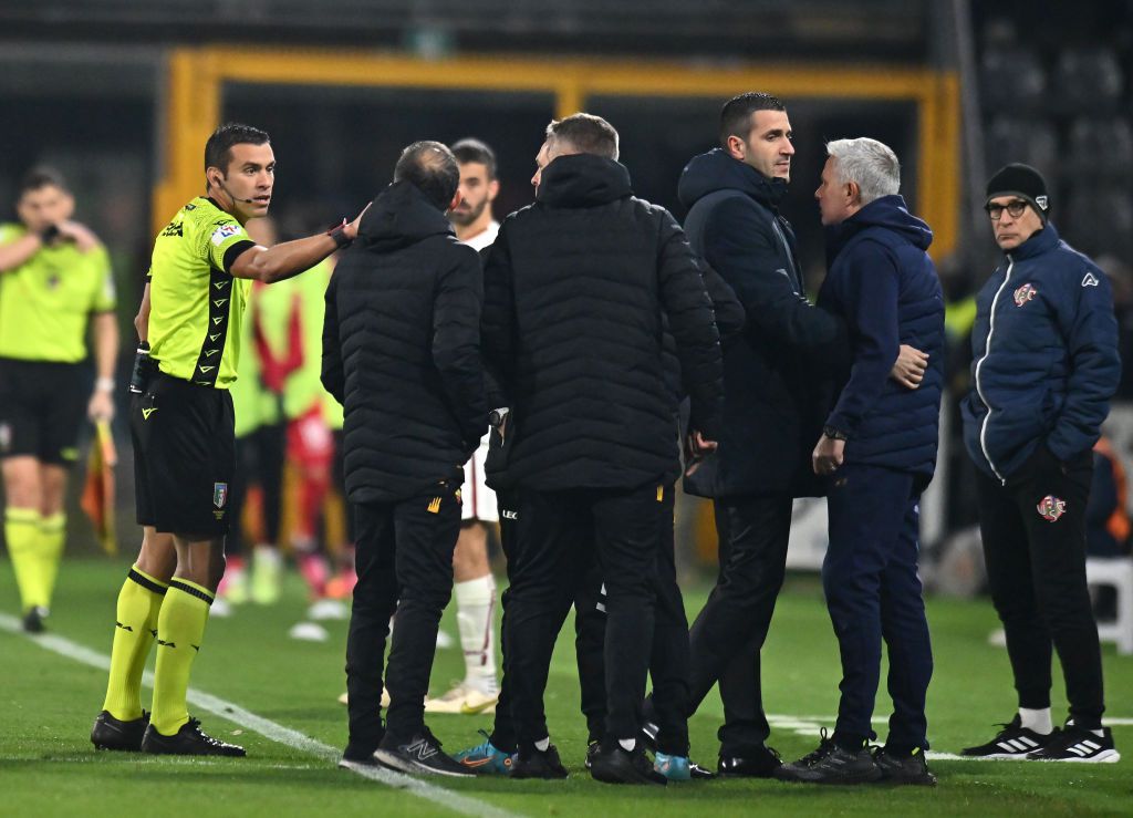 José Mourinho komoly összetűzésbe került a negyedik játékvezetővel a Cremonese elleni bajnokin (Fotó: Getty Images)