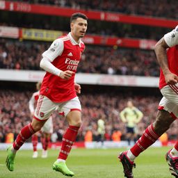 Gabriel Jesus (jobbra) duplázott, simán nyert az Arsenal