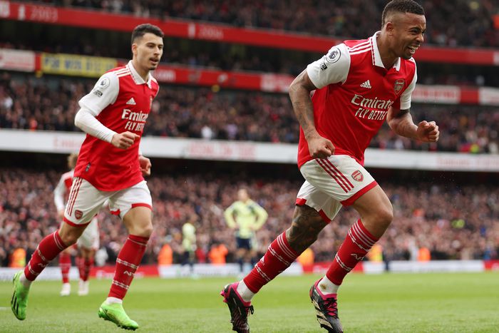 Gabriel Jesus (jobbra) duplázott, simán nyert az Arsenal