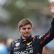 Verstappen kilépéssel fenyegetőzik; Russell interjúját hatalmas tűz szakította félbe – videóval