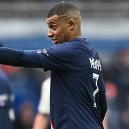 Videó: Mbappé az év legbizarrabb gólját lőtte?